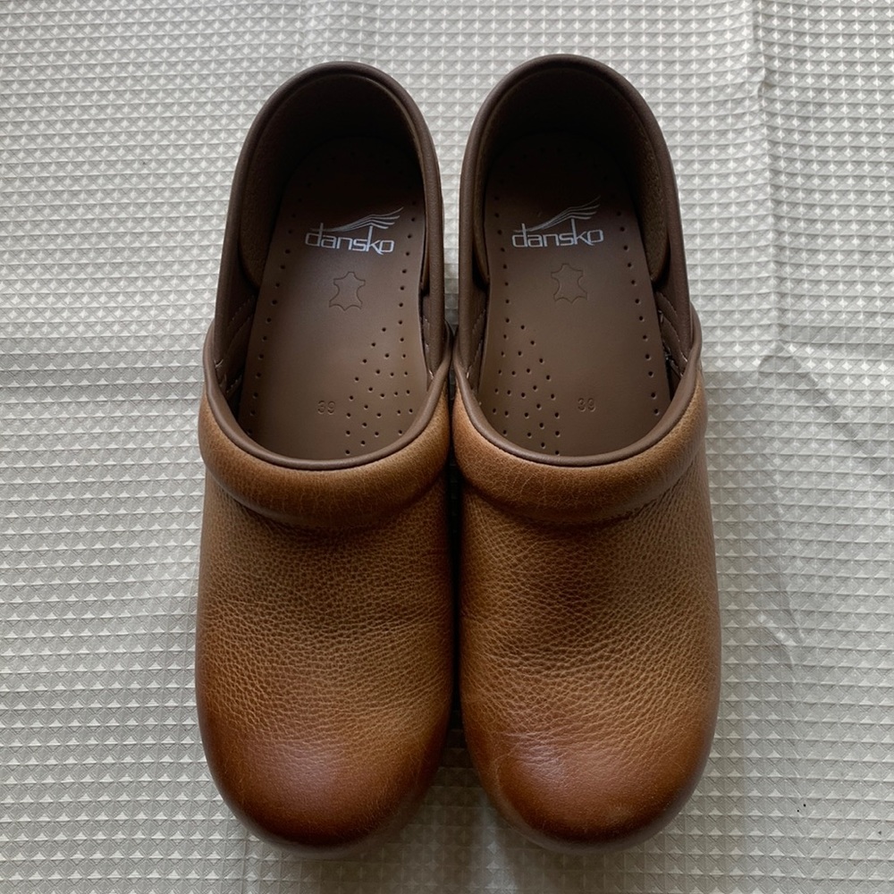 STOOP SALE! Dansko Professional Clogs Honey “Distressed” textured leather sz 39